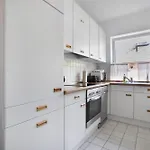 Amy Apartman Simonsberg