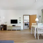 Amy Apartman Simonsberg
